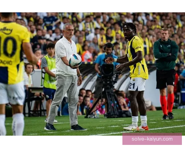 费内巴切球员近期状态回暖,表现稳健引人关注 费内巴切球员近期状态回暖,表现稳健引人关注